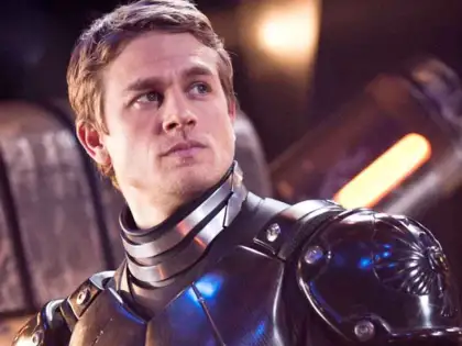 Charlie Hunnam Pacific Rim 2'de Yer Almayacak